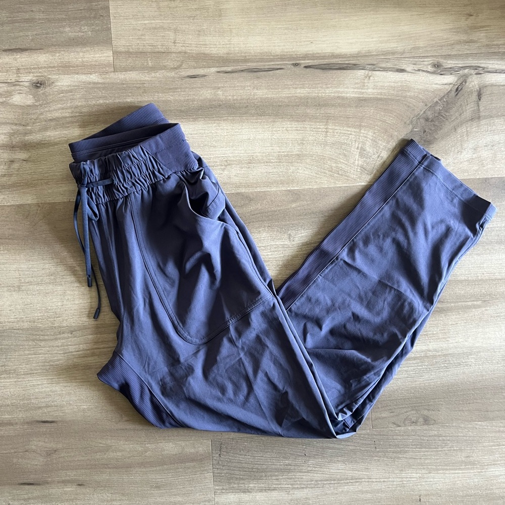 Lululemon Beyond the Studio Crop 4 - Picture 1 of 10